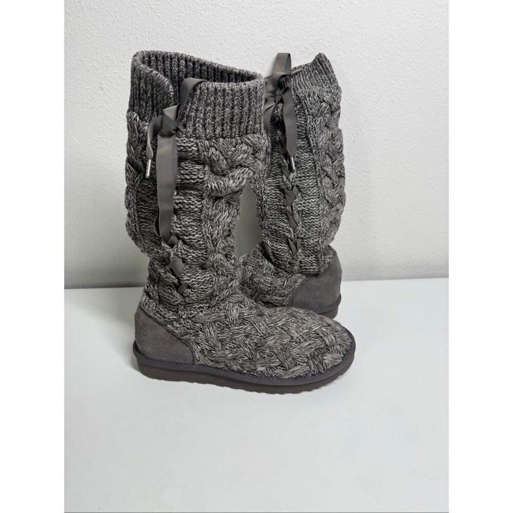 UGG Women’s Mahalya Ribbon Tie Cable Knit Boots Size 10